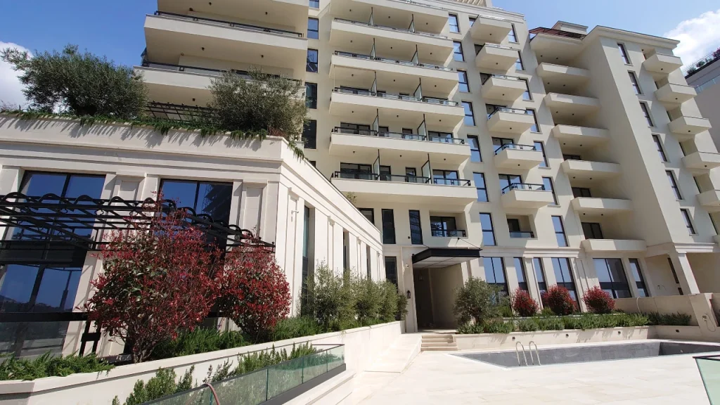 Hotel uz more na samoj plaži u Bečićima.